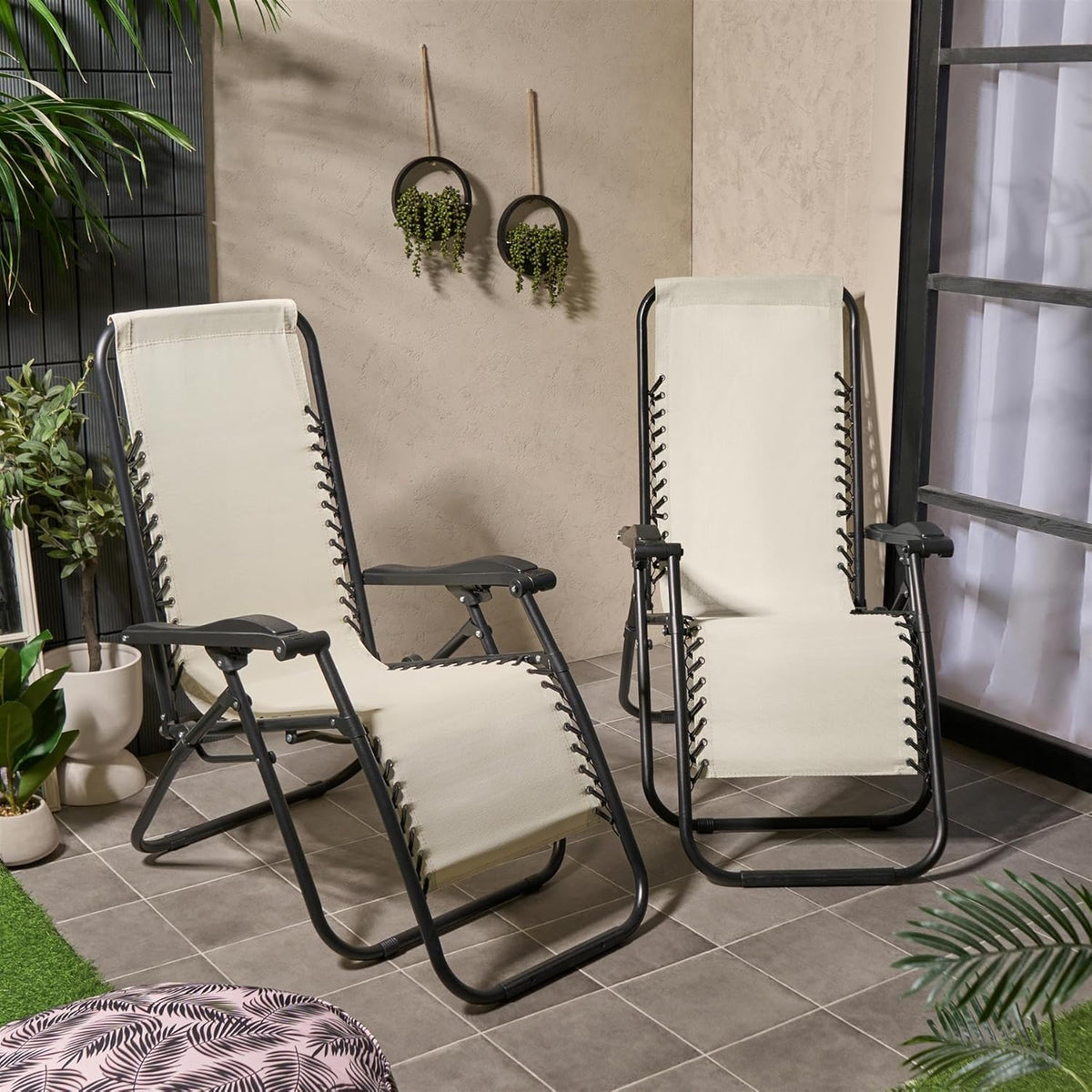 2 Zero Gravity Sun Lounger Reclining Chairs Cream