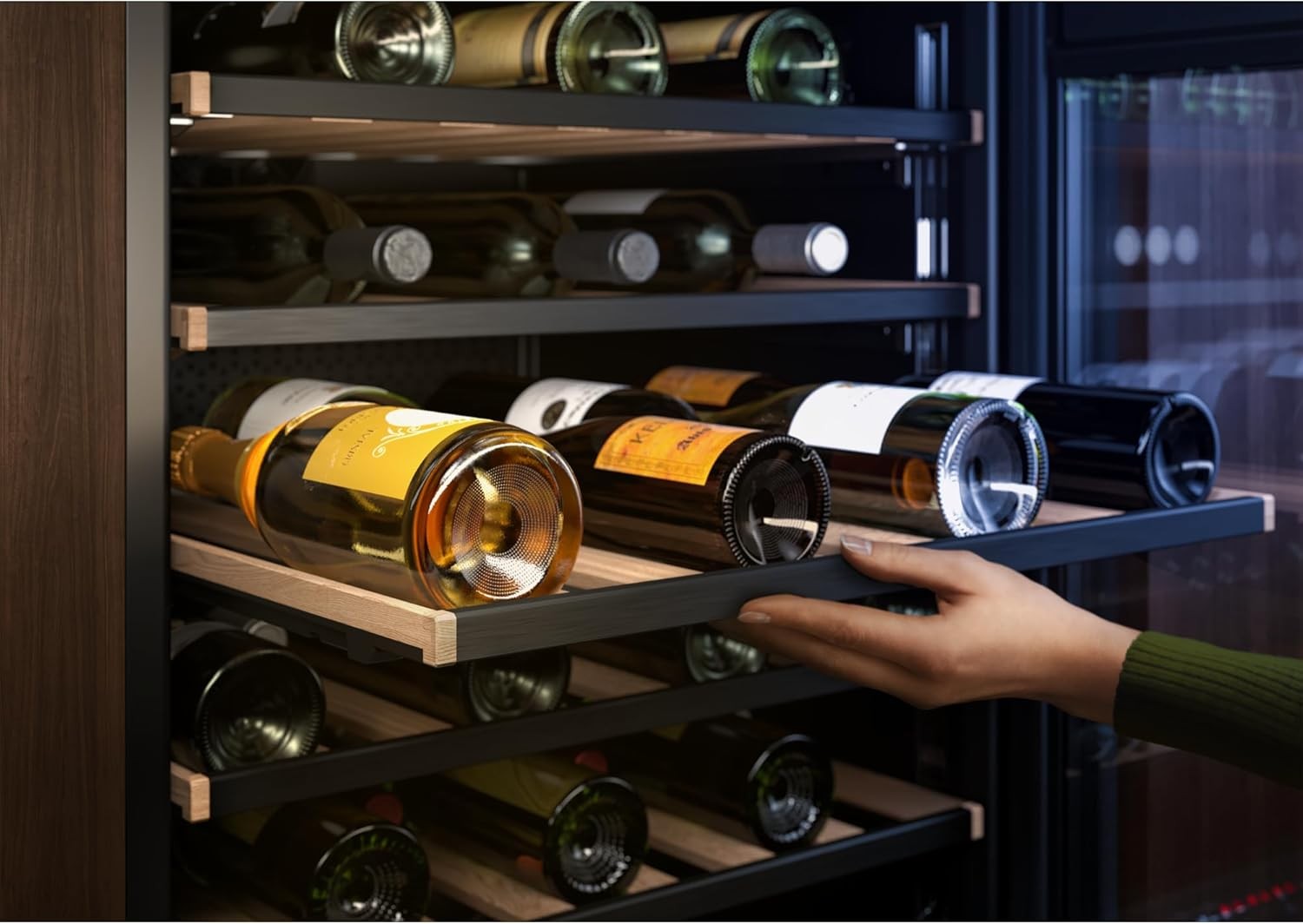 20 Bottle Built-In Wine Cooler Integrated Glass Door LED Single Zone 82cm