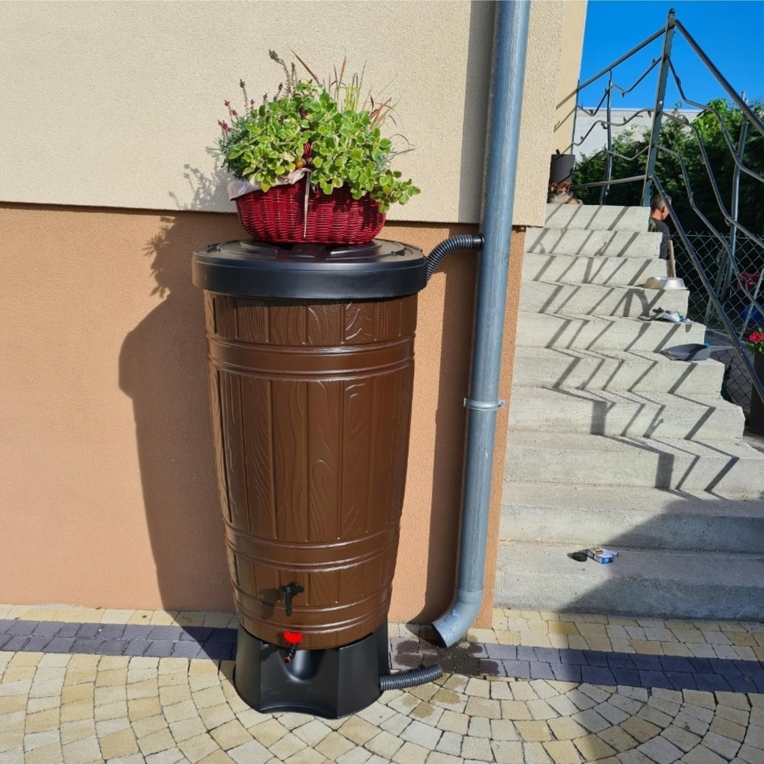 265L Wood Look Plastic Water Butt Tank with Lid – Garden Rain Collector Brown