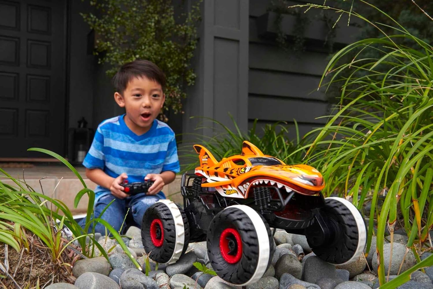Unstoppable Tiger Shark RC Truck 1:15 Scale – All-Terrain Remote Control Car
