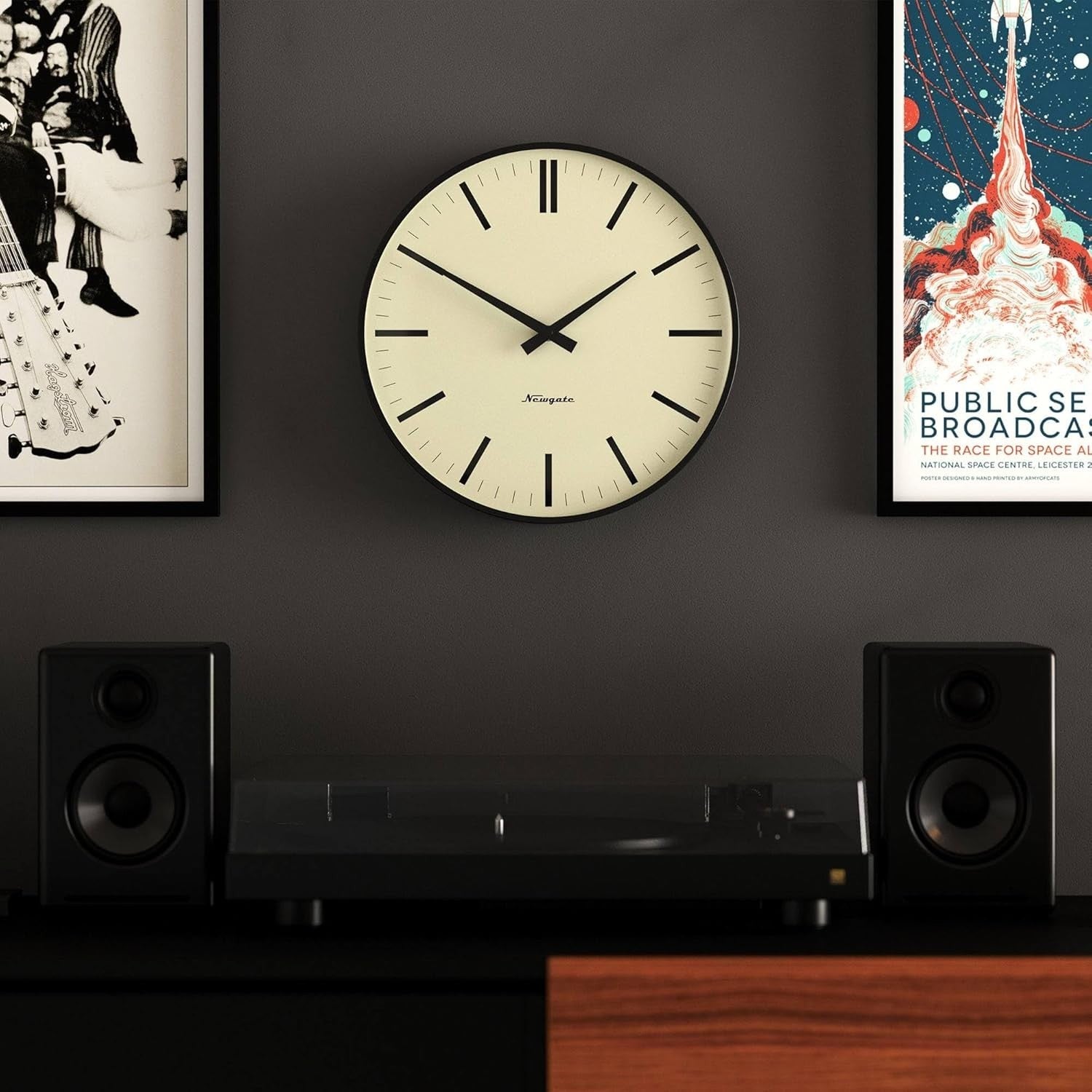 Retro Wall Clock Silent Non-Ticking 33cm Metal Frame Domed Glass Black
