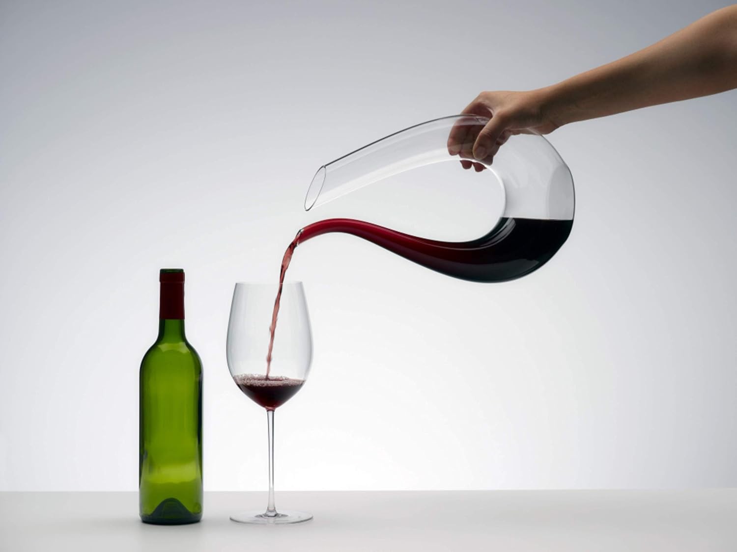 Elegant Crystal Wine Decanter 1.45L – Hand-Blown Black Tie Design Aerator