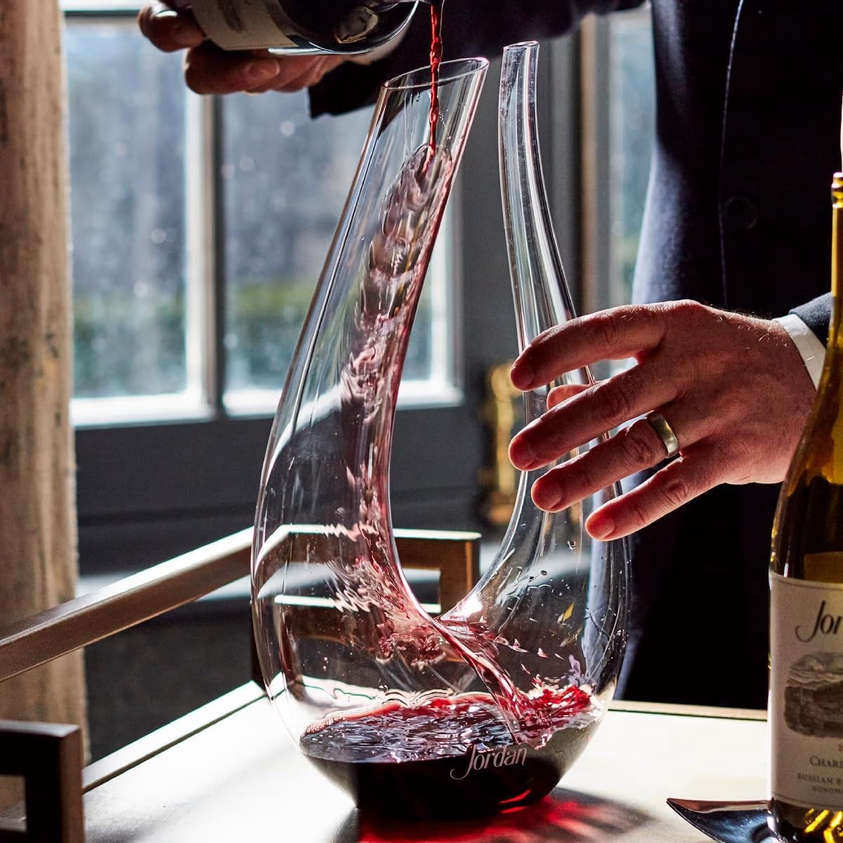 Luxury Crystal Wine Decanter 1.5L Modern Handcrafted Aerator Elegant Gift