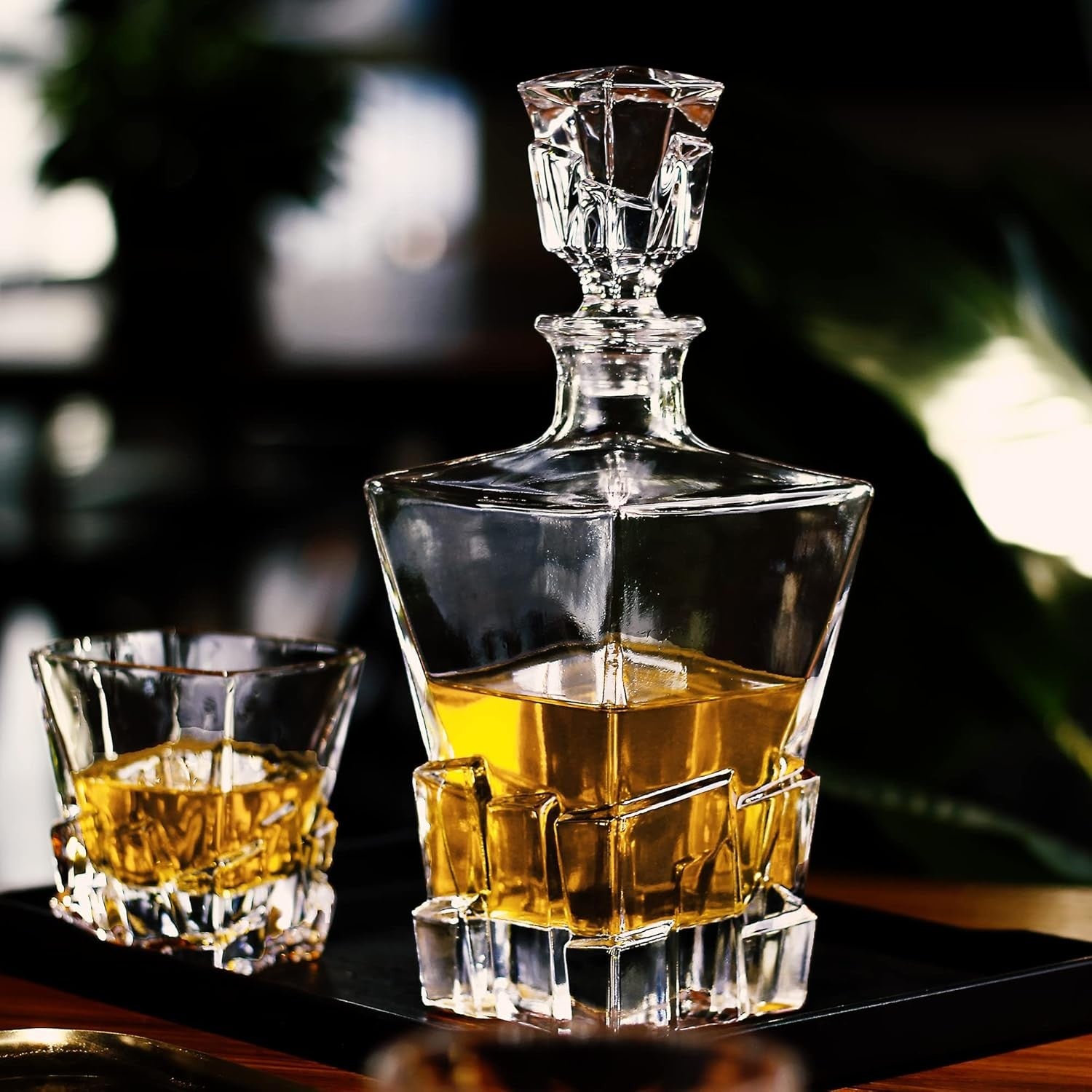 Premium Square Whiskey Decanter 820g Glass 29oz Liquor Bottle with Stopper