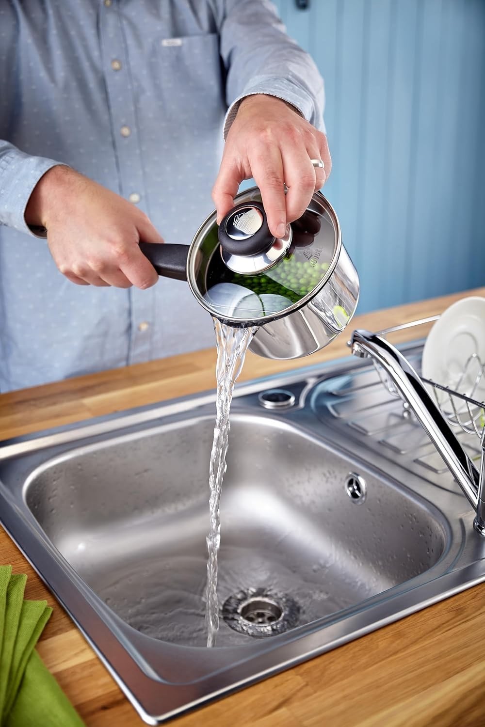 20cm Stainless Steel Saucepan with Strainer Lid & Pouring Lip, 3 L Capacity