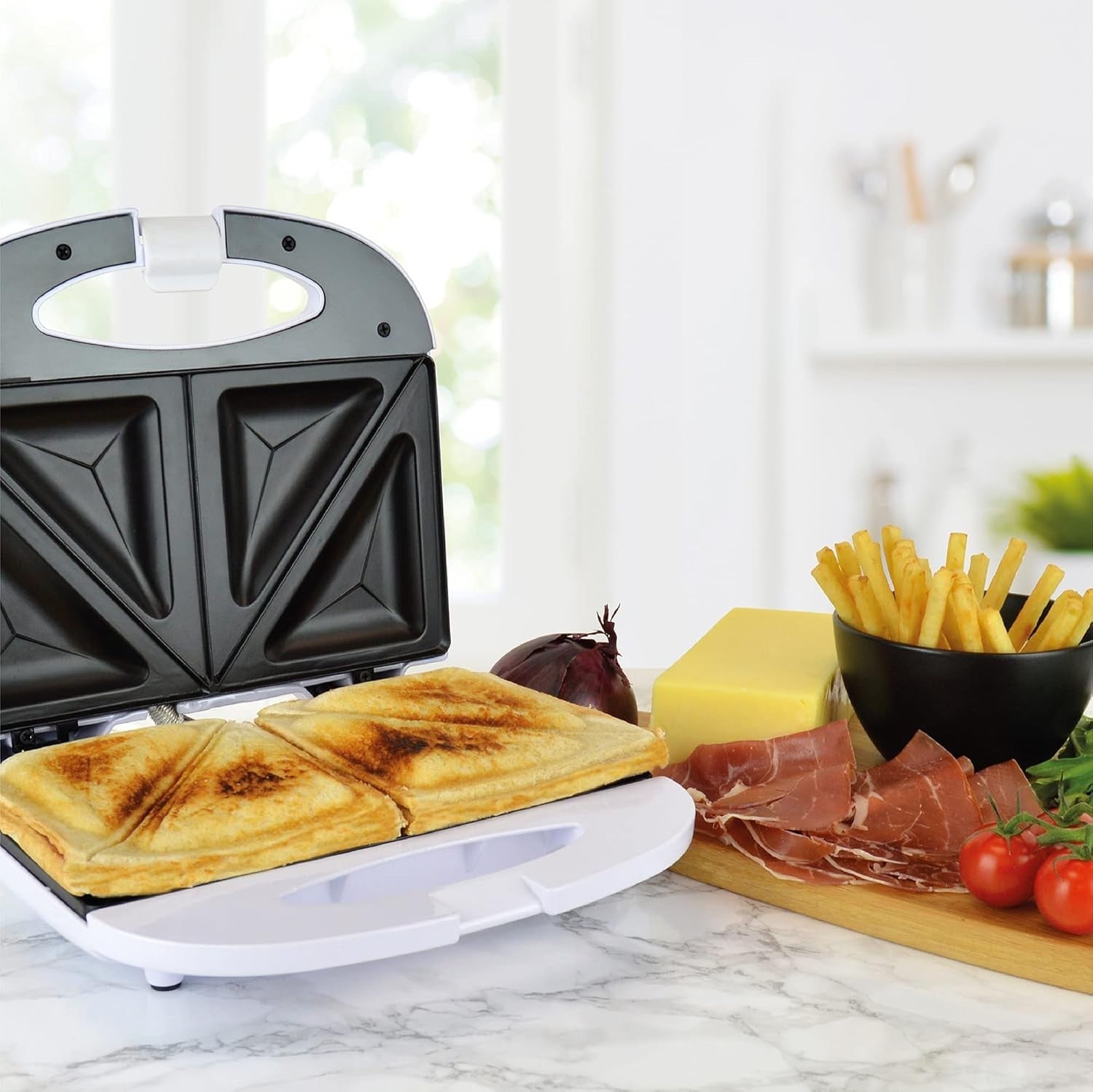 2-Slice Sandwich & Omelette Maker Portable Non-Stick White