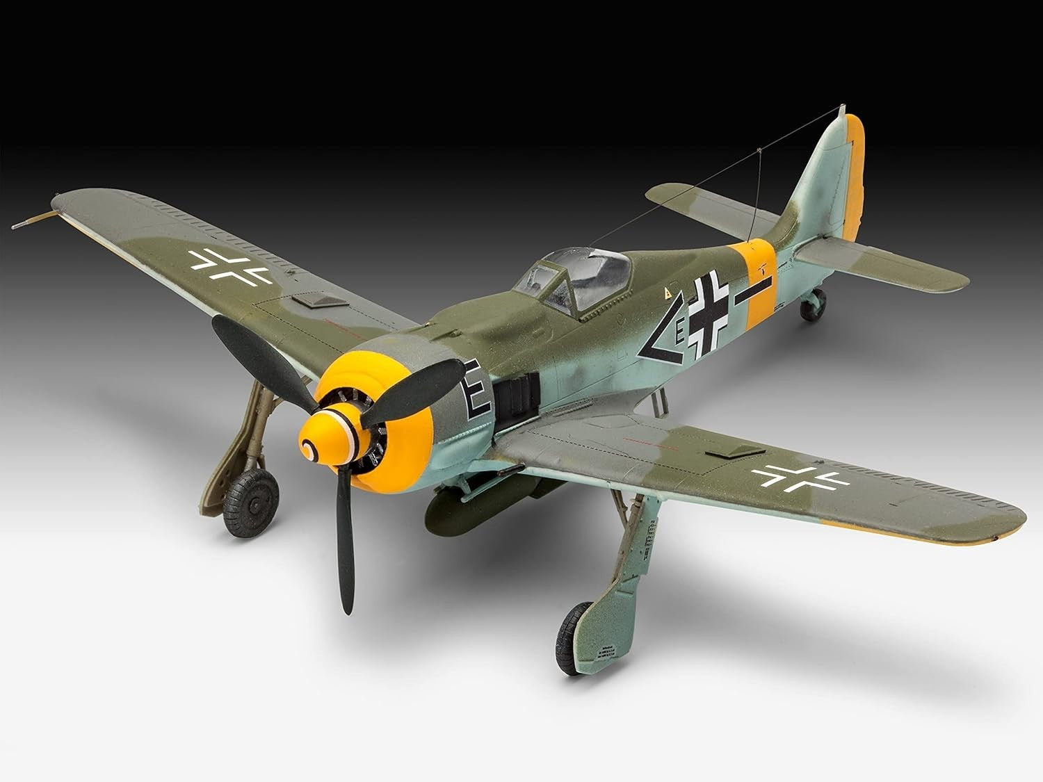 Fw190 F-8 1:72 WWII German Fighter Model Kit – Rotating Prop, Retracts