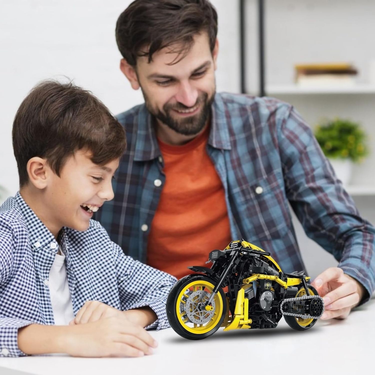 554 PCS Muscle Chopper Motorcycle Model with Full Instructions & Display Ready