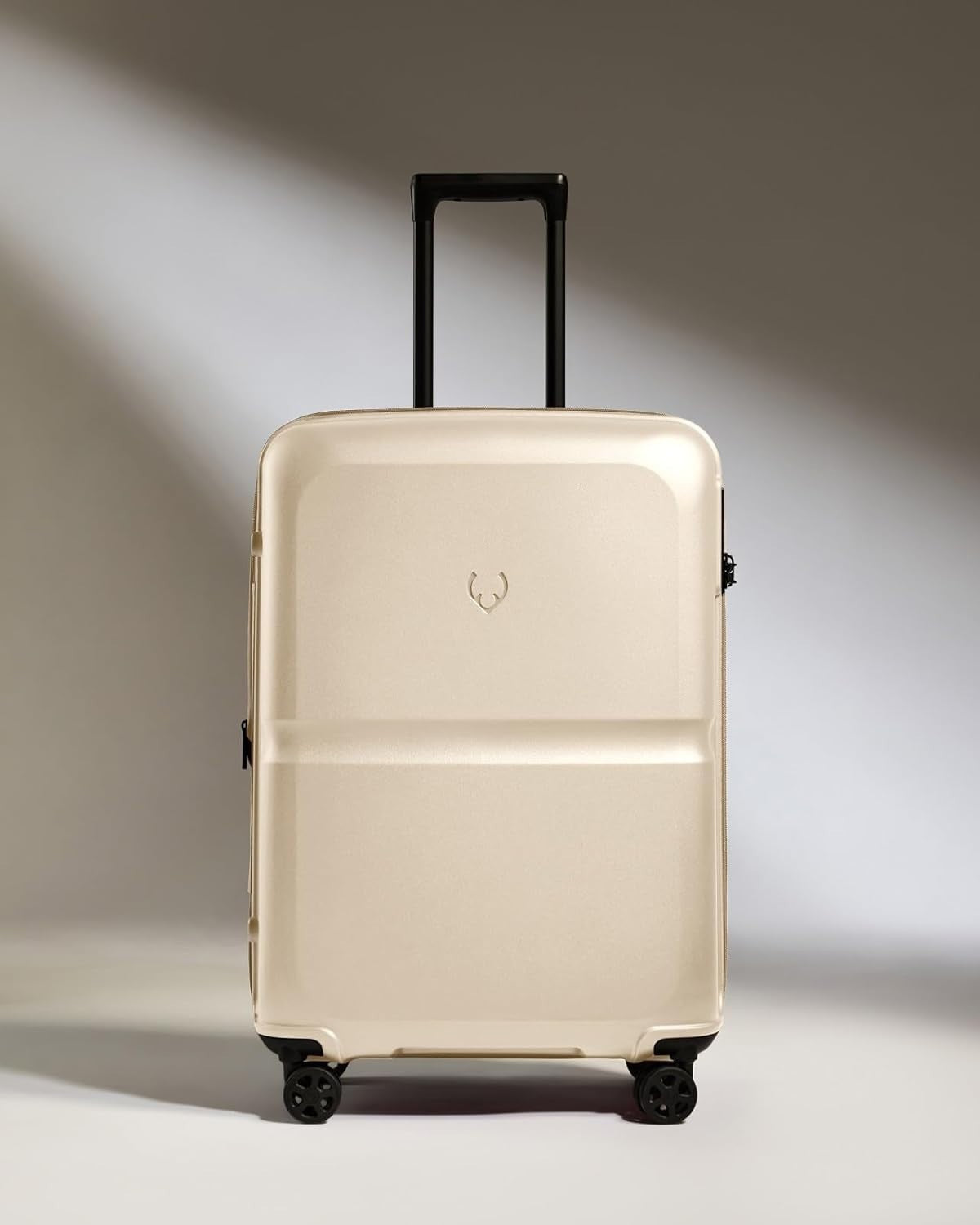 Medium Hard Shell Suitcase Expandable 4 Spinner Wheels TSA Lock 68cm