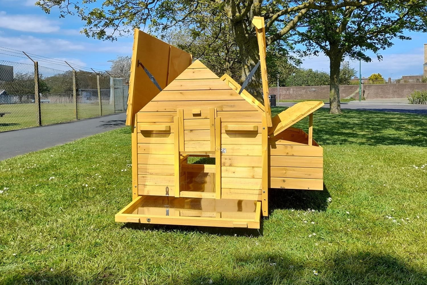 XXL Wooden Chicken Coop 150x126x100cm Hen House 12-15 Birds Run Ready
