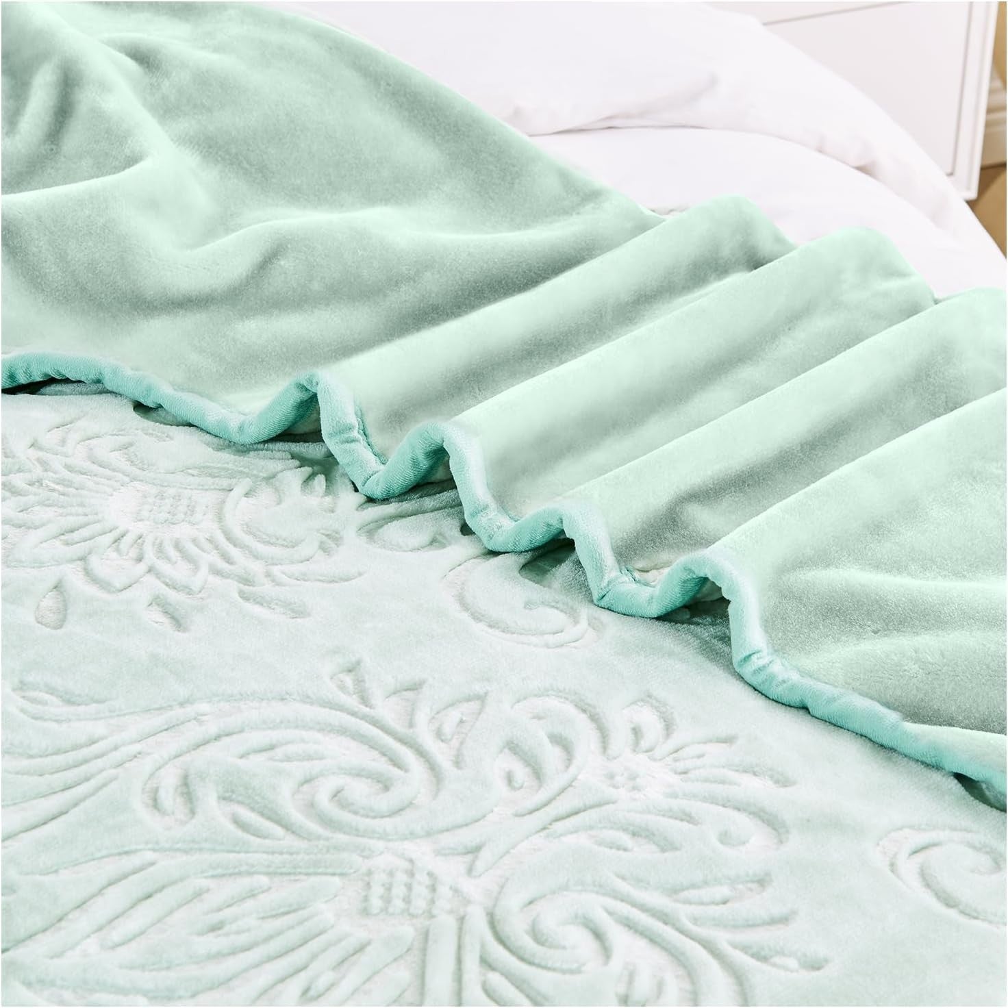 Sage Green 4kg Sherpa Damask Weighted Blanket 200x240cm King Size