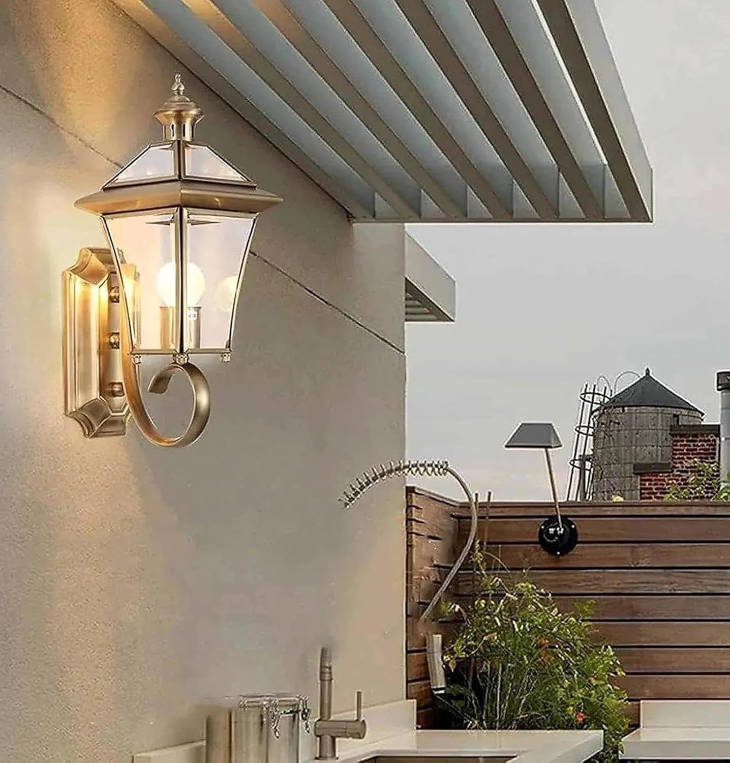 Vintage Brass Outdoor Wall Lantern – Rustic Glass E27 Sconce