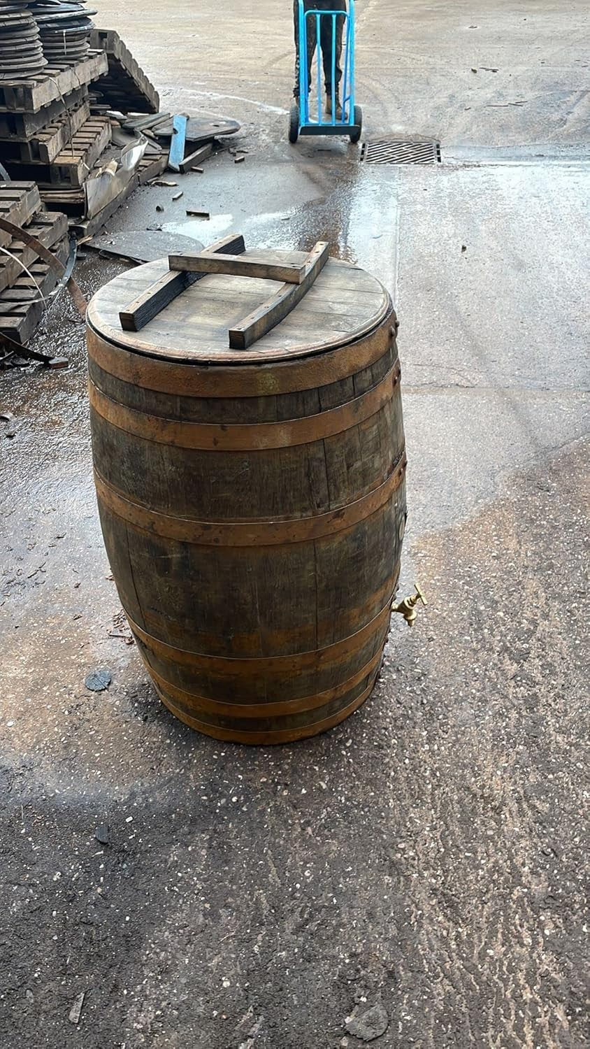 200L Rustic Oak Whisky Barrel Water Butt With Removable Top & Tap