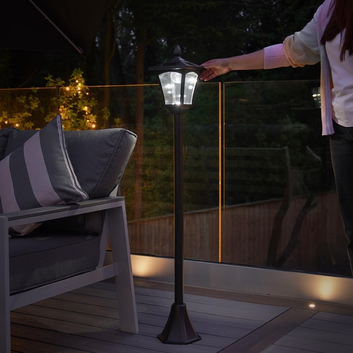 Festive Lights 4ft Solar Victorian Lamp Post IP44 Dual Brightness LED