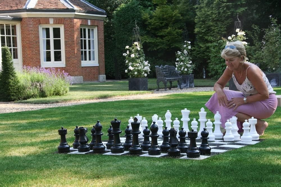 Large 30cm Outdoor Garden Chess Set – Durable All-Weather Pieces & Storage Bag