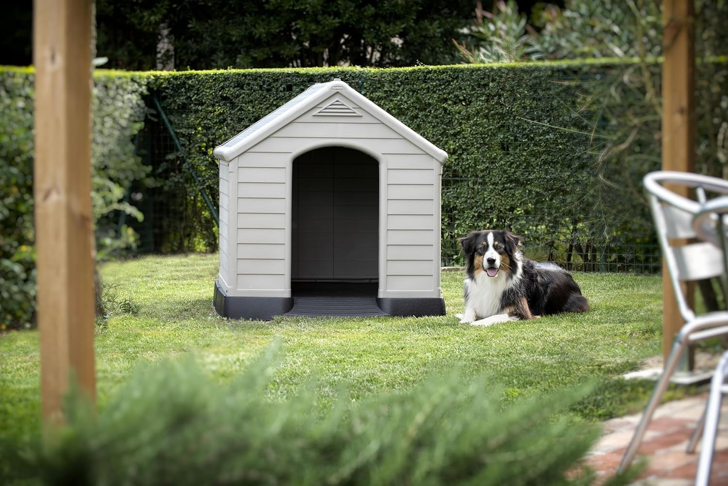 Waterproof UV Resistant Large Outdoor Dog Kennel with Ventilation 95x99x99cm