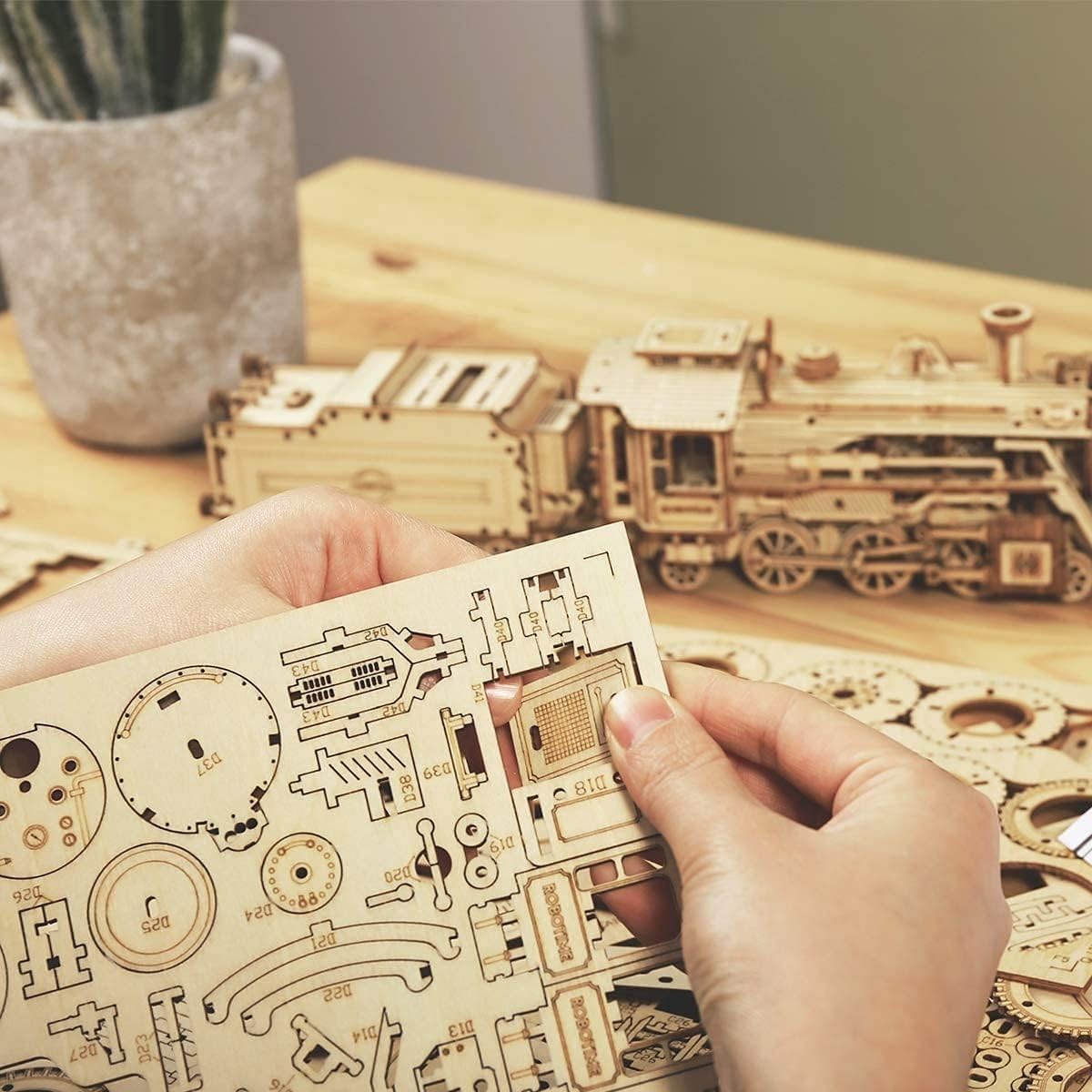 3D Wooden Steam Train Puzzle Model Kit – 308 Pieces, DIY Mechanical Toy