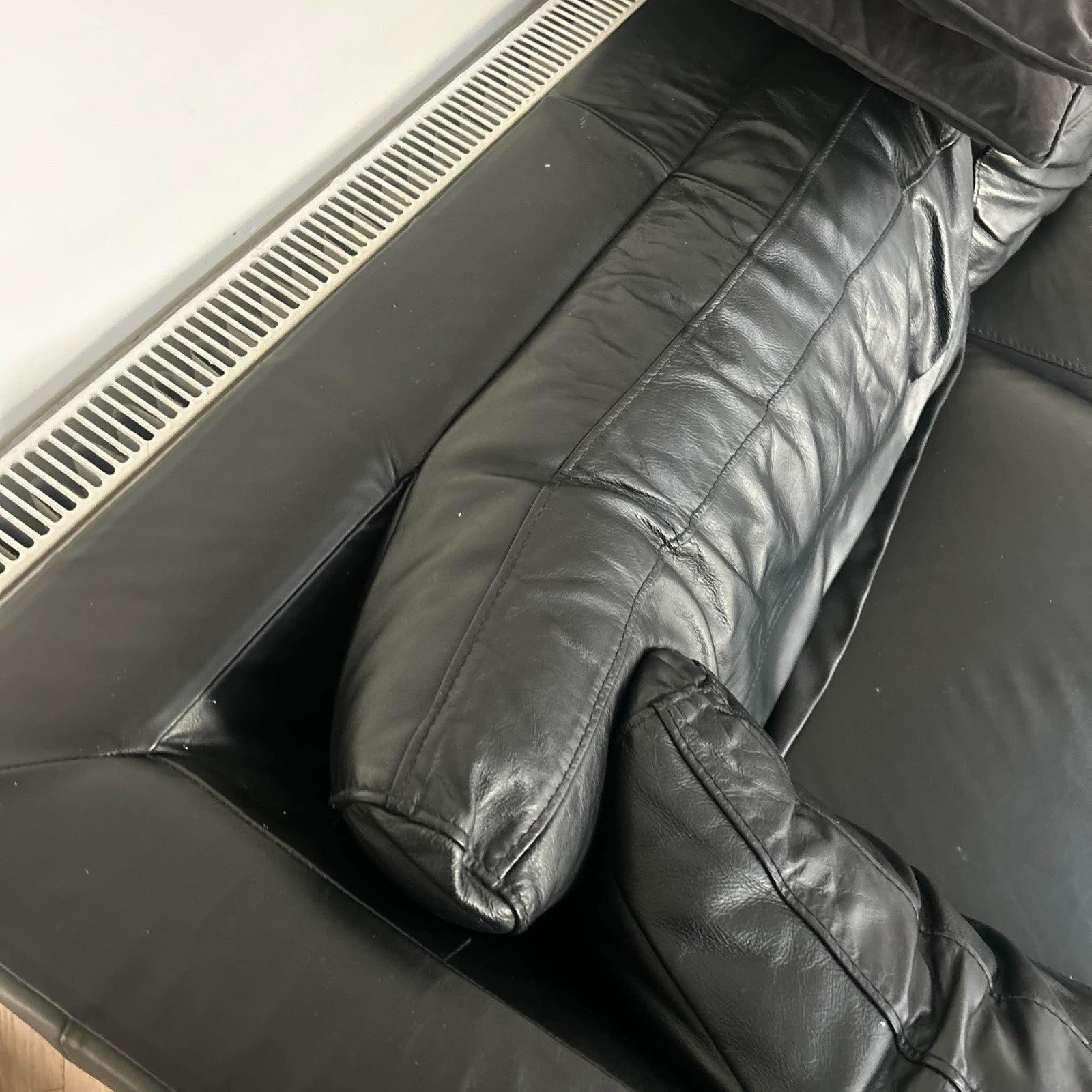 Elegant Black Luxe Leather Corner Sofa (PTP)