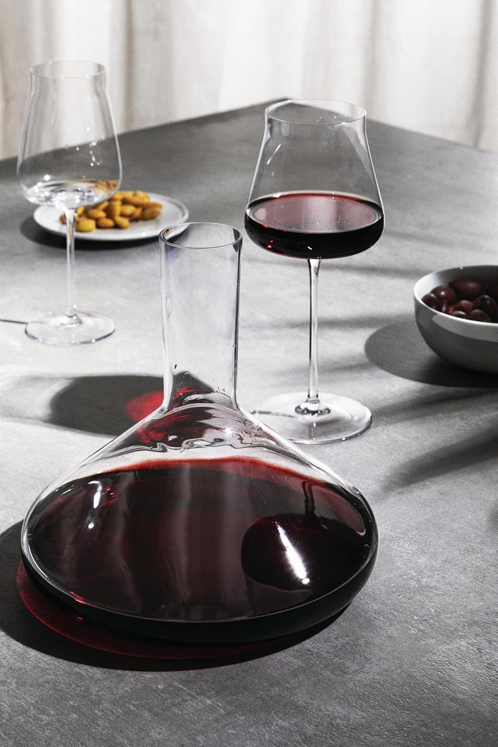 Minimalist Crystal Wine Decanter 750ml Modern Aerating Carafe Table Centre