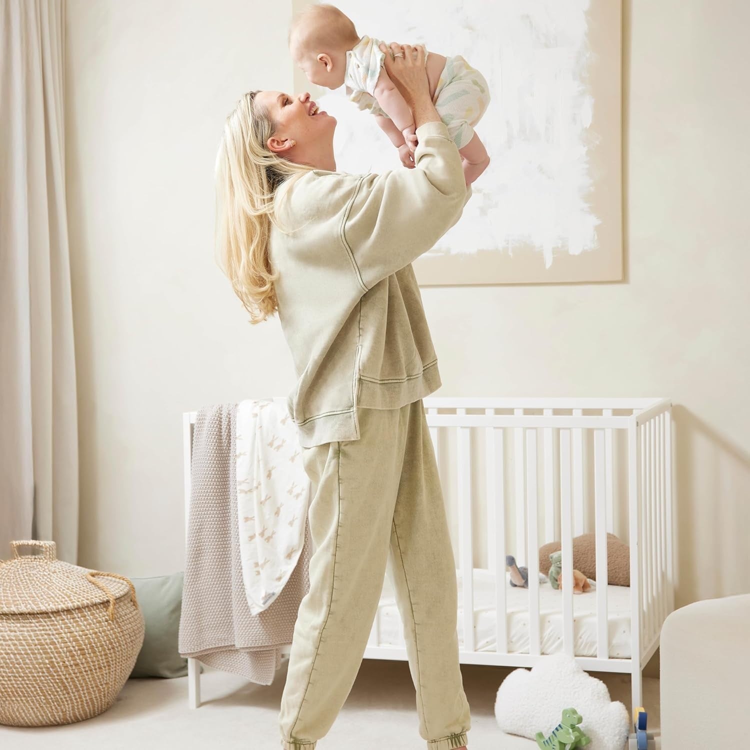 Stylish Wooden Baby Cot Bed Adjustable Height Crib with Fibre Mattress Pine
