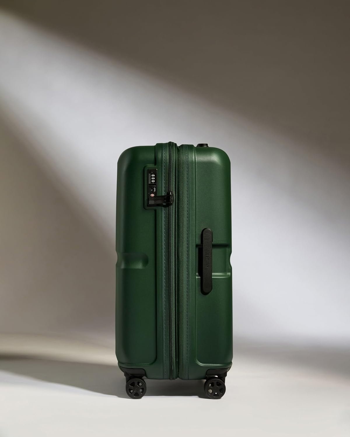 Medium Hard Shell Suitcase Expandable 4 Spinner Wheels TSA Lock 68cm Green