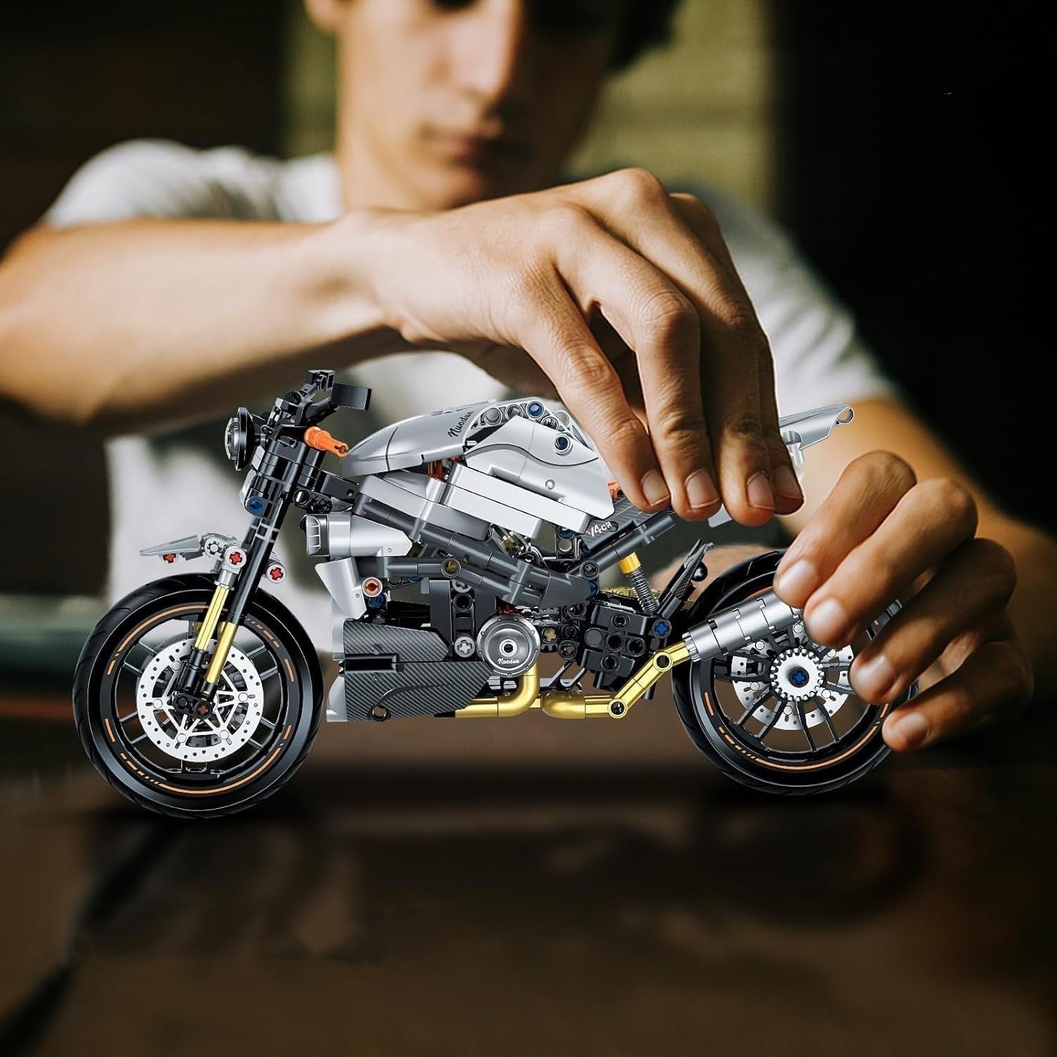 642pcs Motorcycle Building Blocks Kit - Creative Model Toy for Teens & Adults