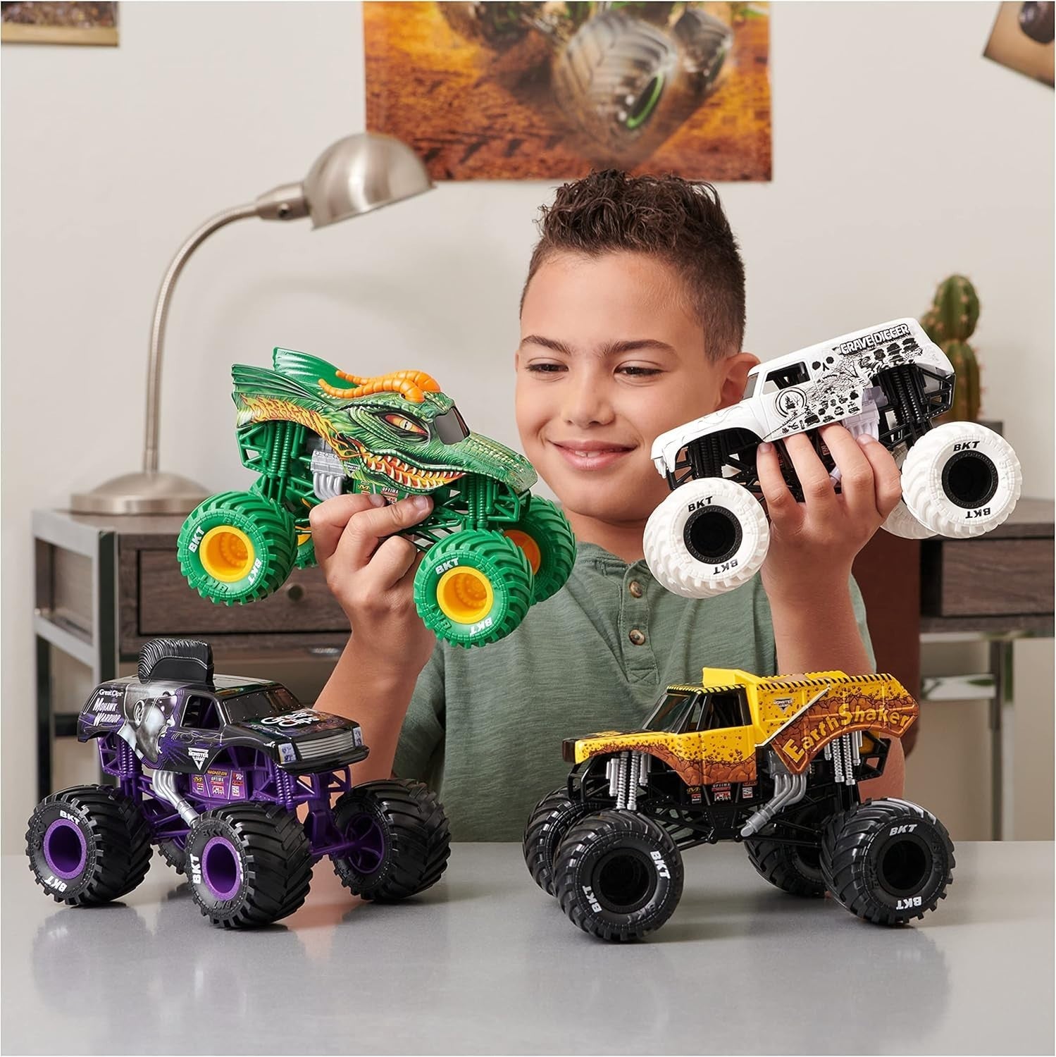 Batman Monster Truck 1:24 Scale Die-Cast Toy Official Monster Jam Collectible