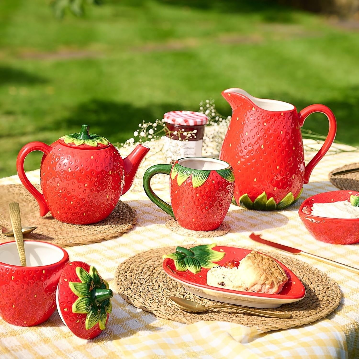 Strawberry Ceramic Teapot 3 Cup Tea Pot Cottage Garden Tableware