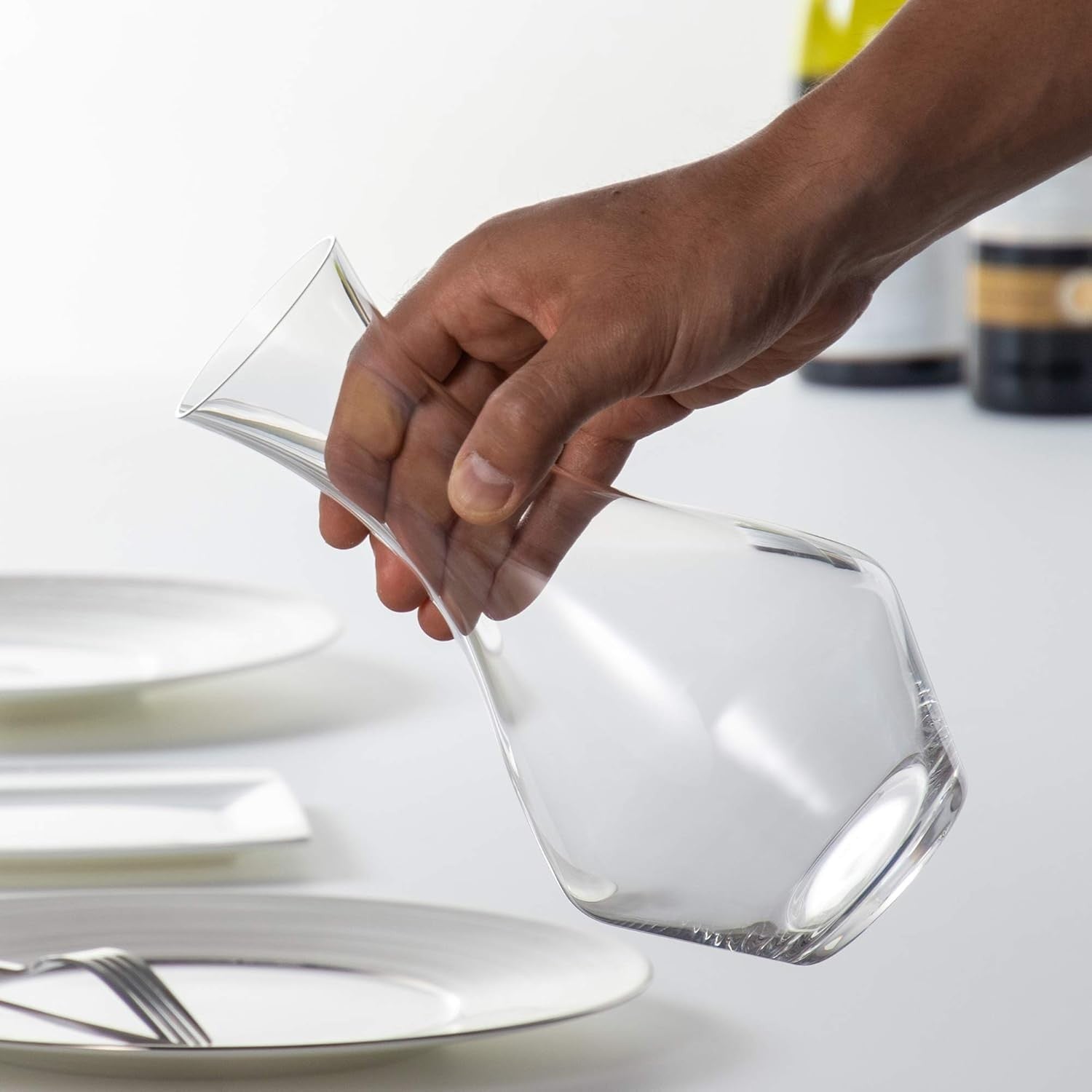 1.07L Crystal Wine Decanter Elegant Glass Carafe for Red Wine Aeration Gift