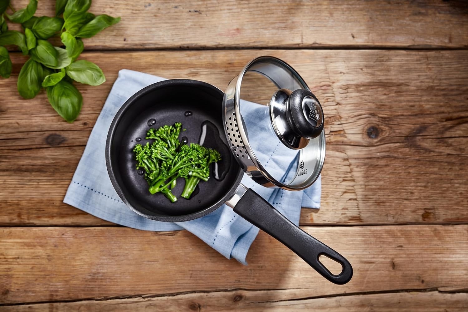 20cm Stainless Steel Saucepan with Strainer Lid & Pouring Lip, 3 L Capacity