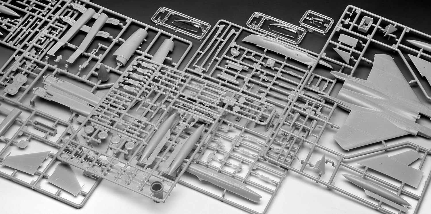 F-15E Strike Eagle 1:72 Fighter Jet Model Kit – Unpainted Display Build