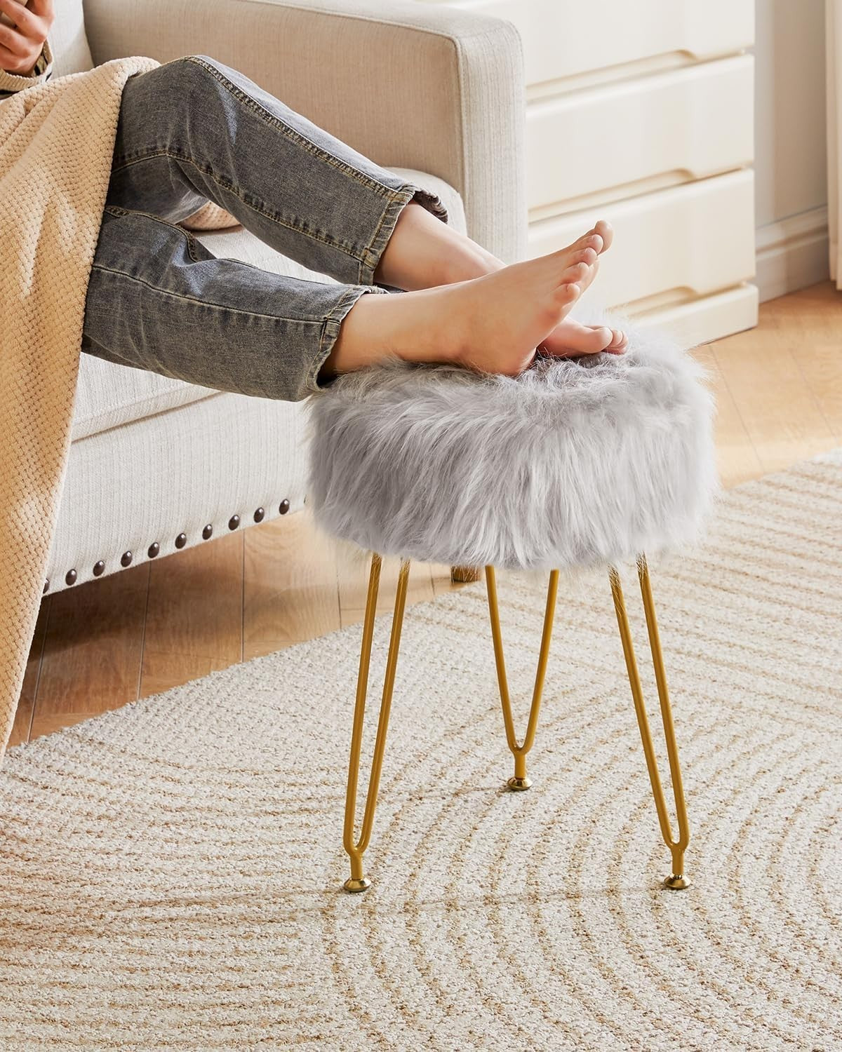 Gray Faux Fur Round Vanity Stool – Soft Padded Makeup Seat with Metal Legs
