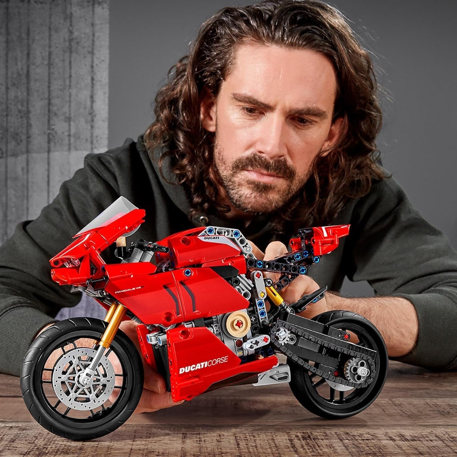 Realistic Motorcycle Building Kit with Gearbox & Suspension – 646 Pieces Set