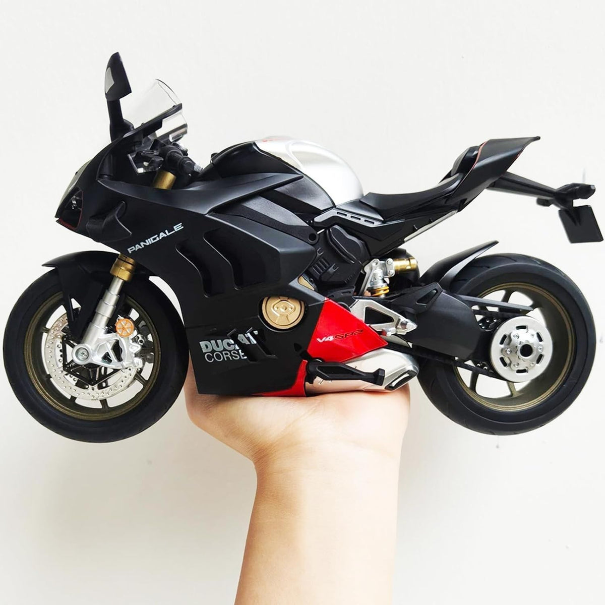 Diecast 1:9 Sport Motorcycle Model - Realistic Design & Perfect Collectible Gif