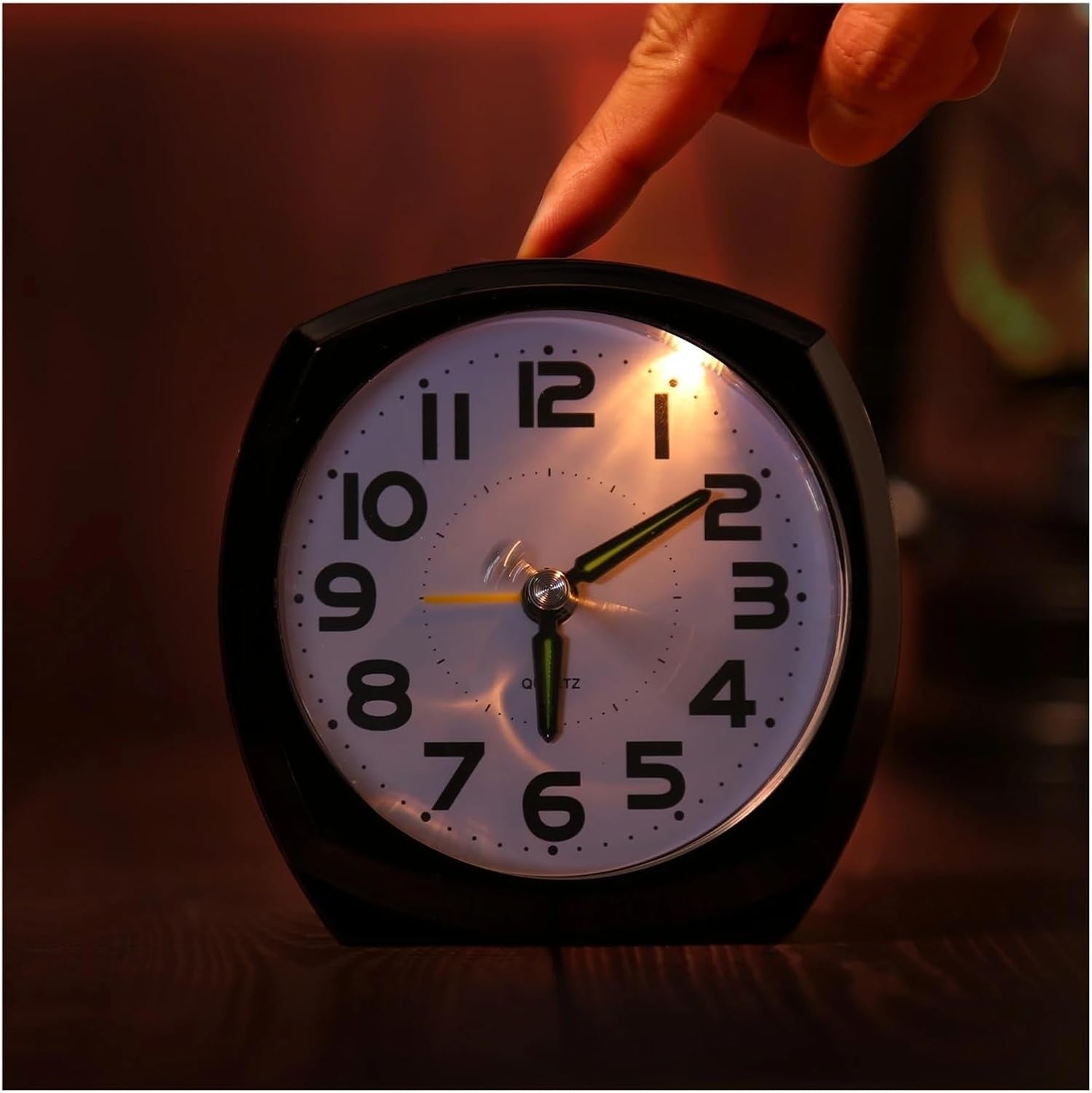 Silent Analog Alarm Clock Non-Ticking Luminous Bedside Clock Heavy Sleepers