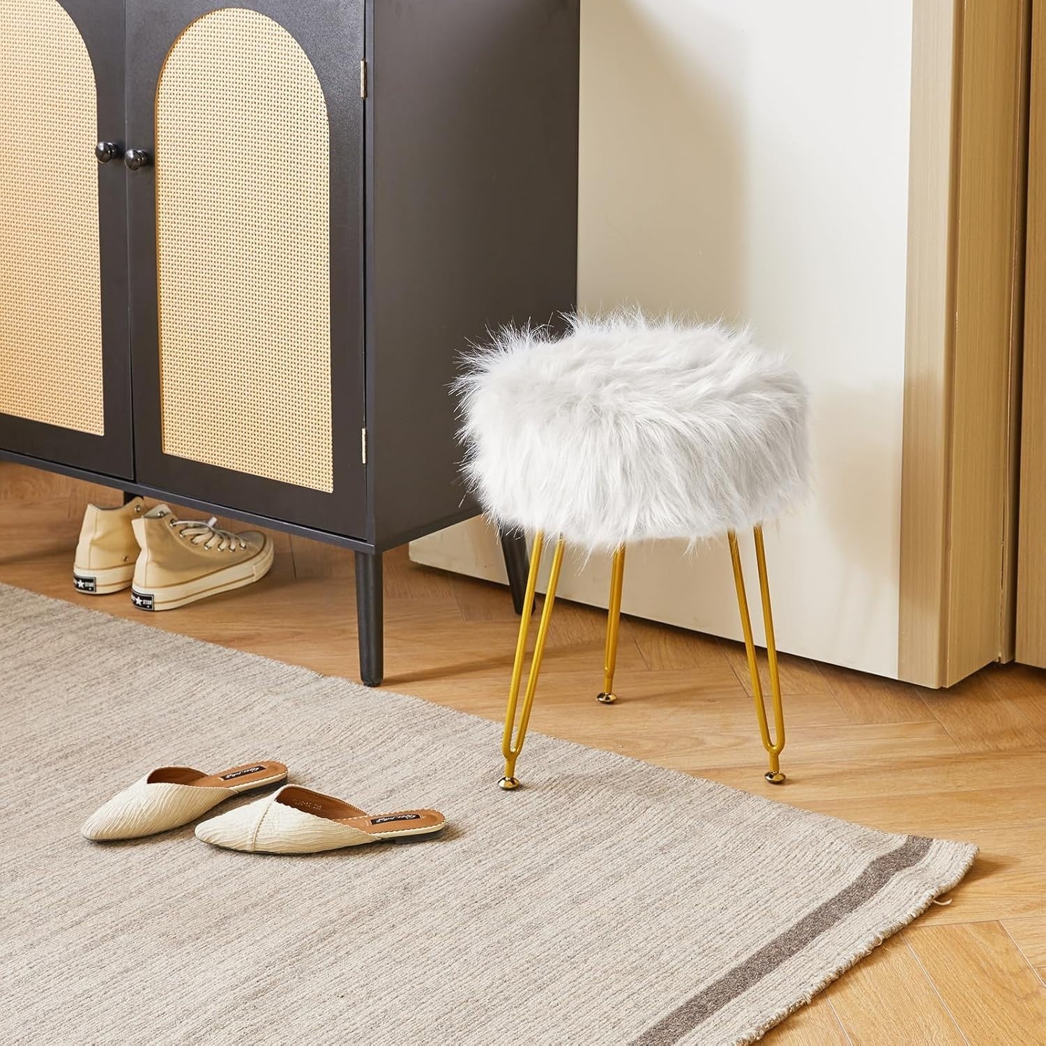 White Faux Fur Vanity Stool with Storage – Round Makeup Ottoman with Metal Legs