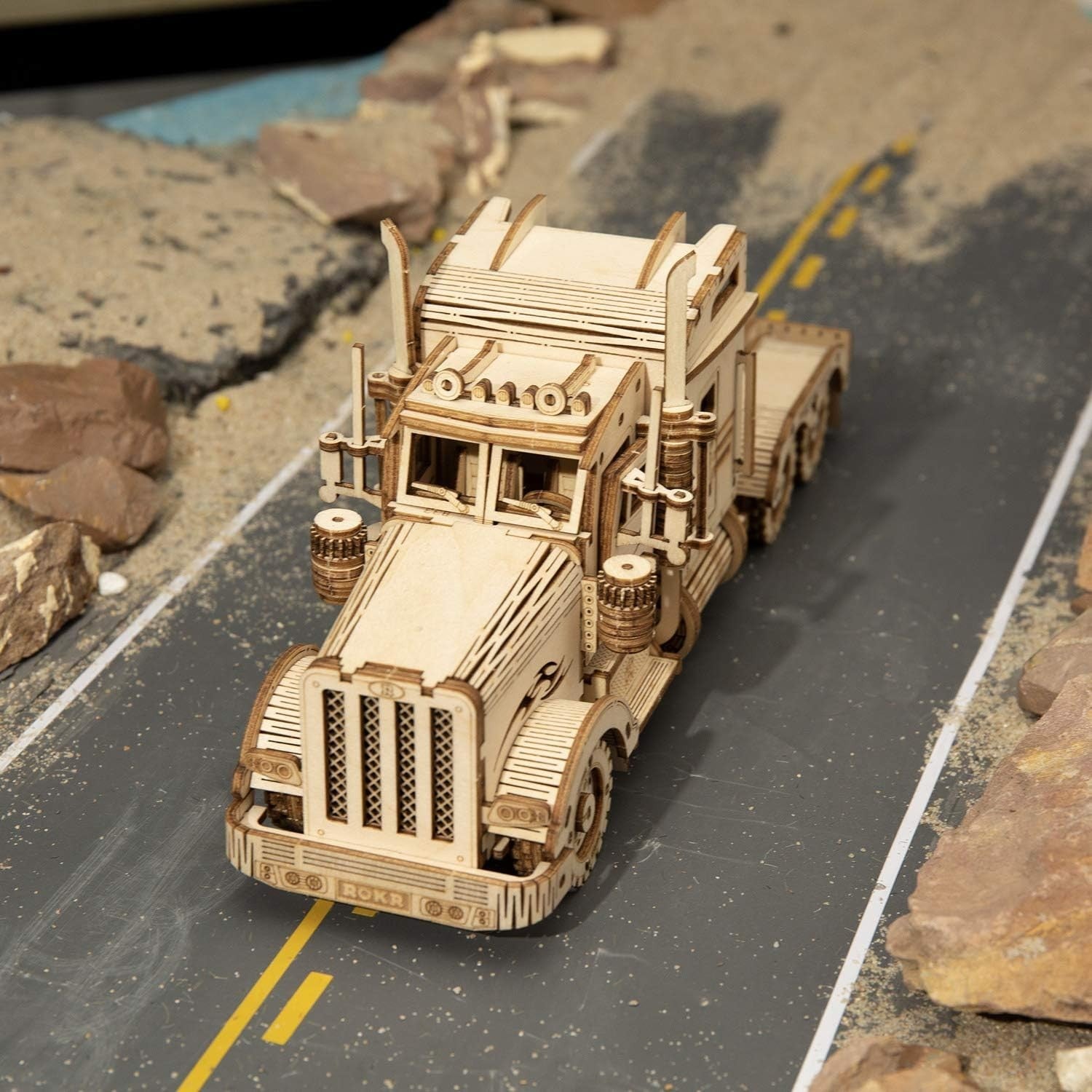3D Wooden Truck Model Kit – Durable, Laser-Cut, Fun & Educational Gift