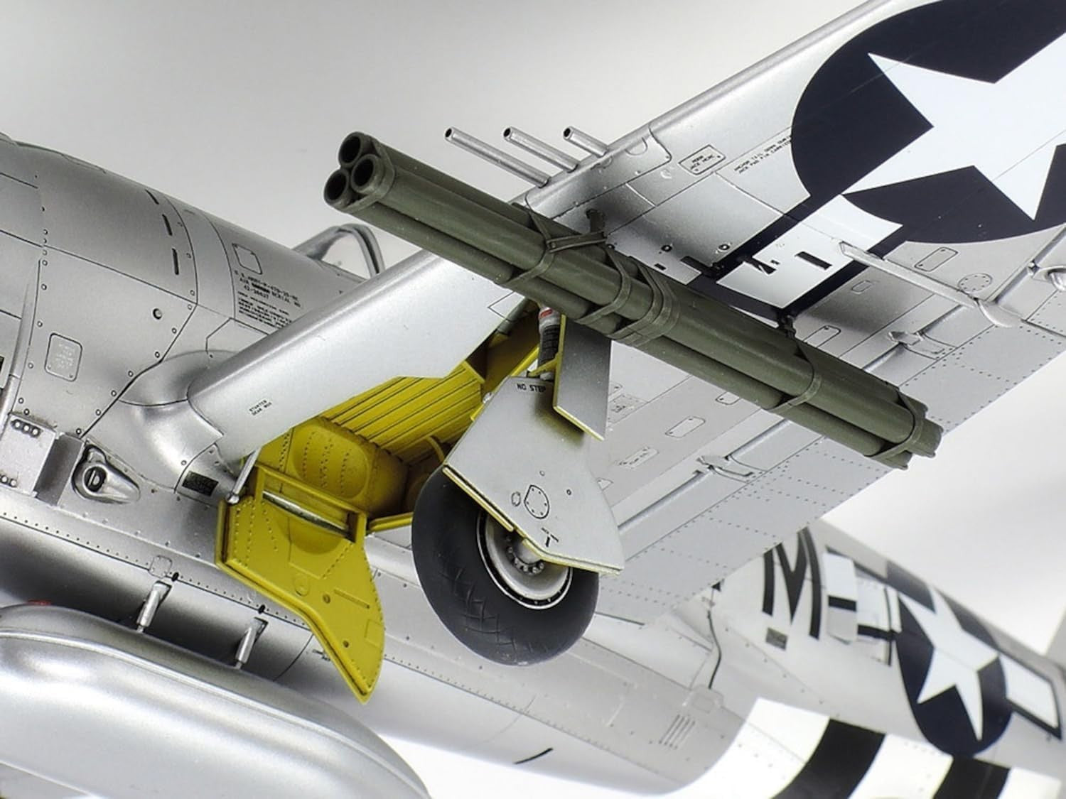 WWII P-47D Thunderbolt 1:48 Scale Fighter Model Kit | Razorback US Aircraft