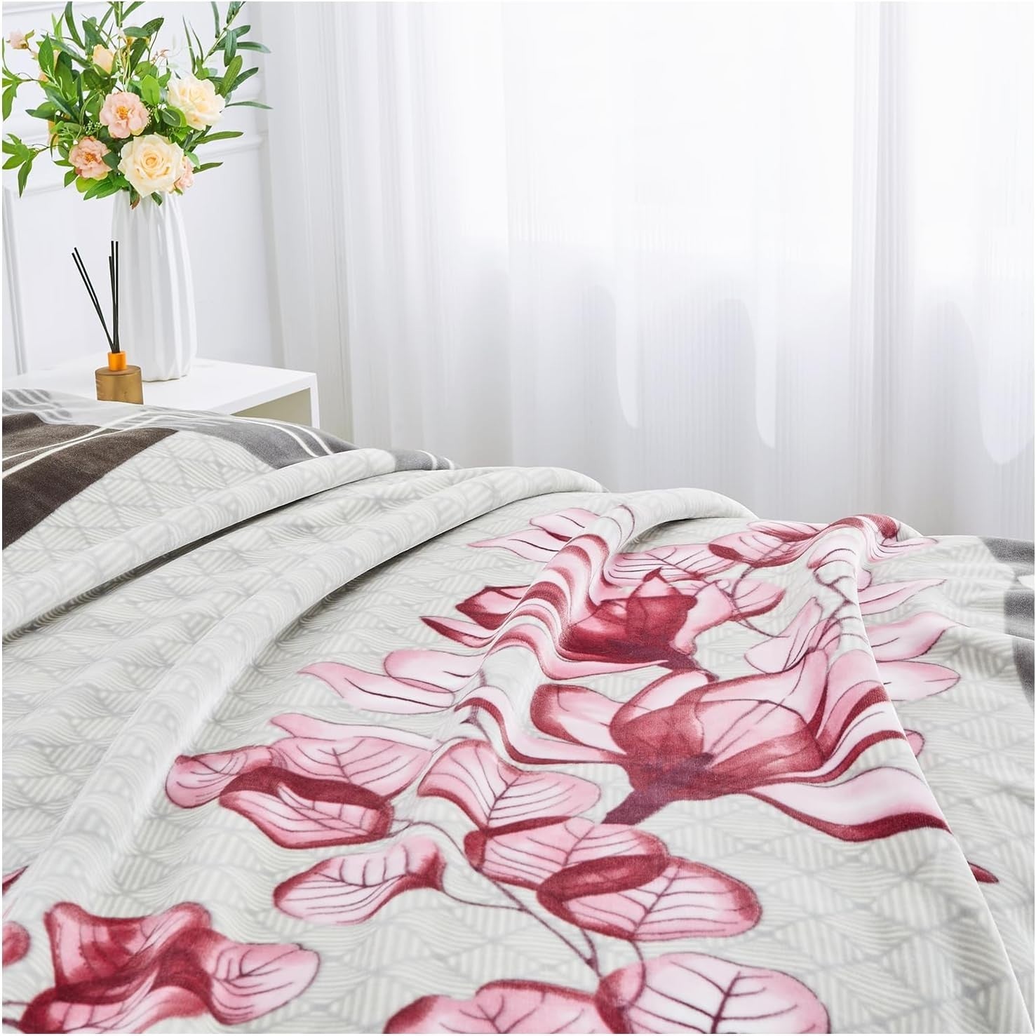Decadent Jasmine 4kg Sherpa Weighted Blanket 200x240cm King