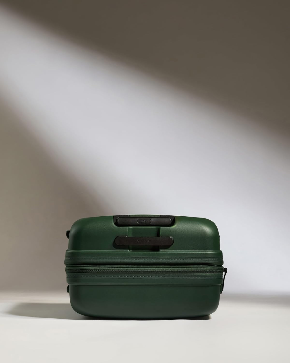 Medium Hard Shell Suitcase Expandable 4 Spinner Wheels TSA Lock 68cm Green