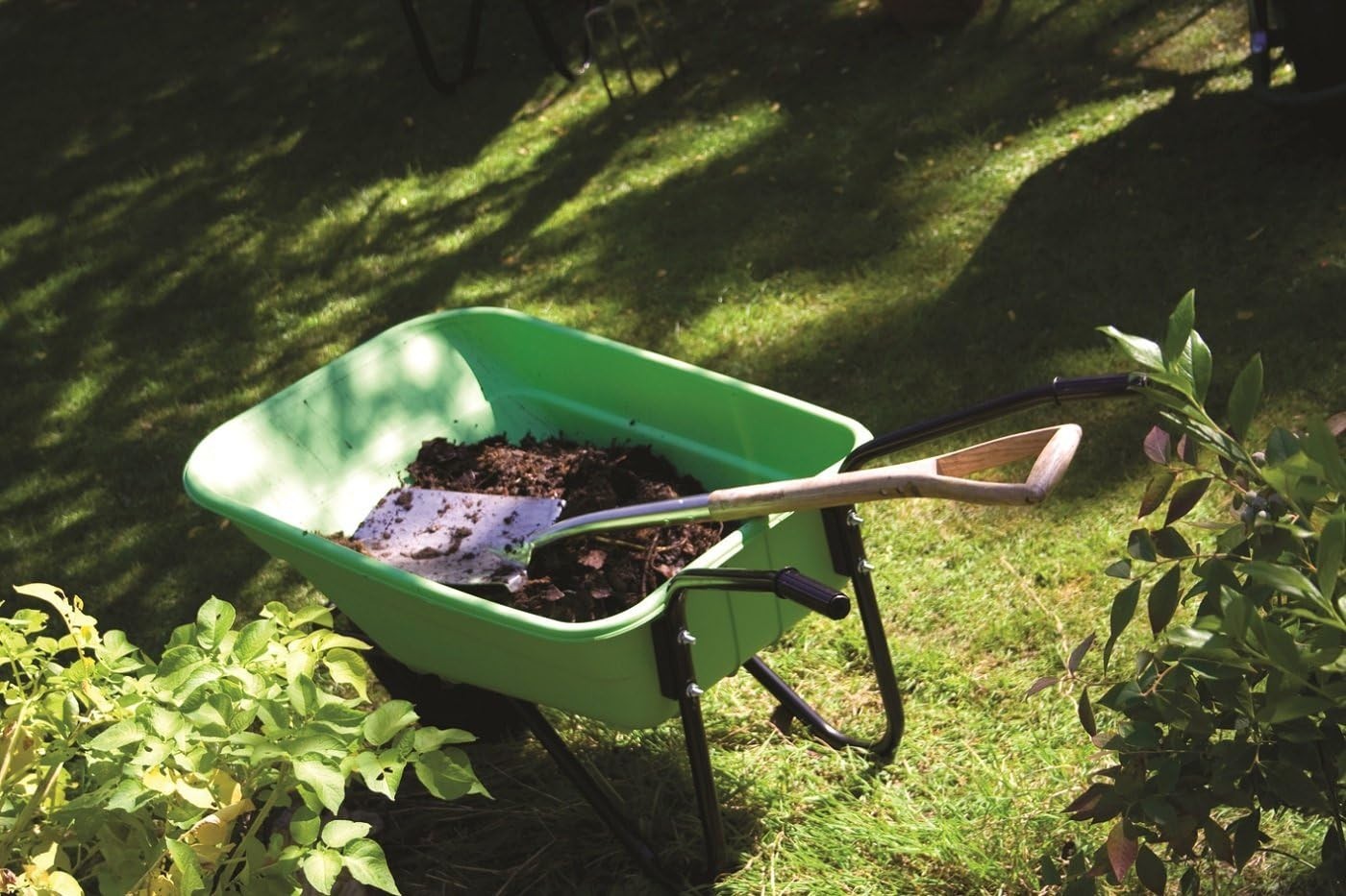 90L 1-Wheel Wheelbarrow Lime – Pneumatic Tyre w/ PP Tray 125kg Capacity