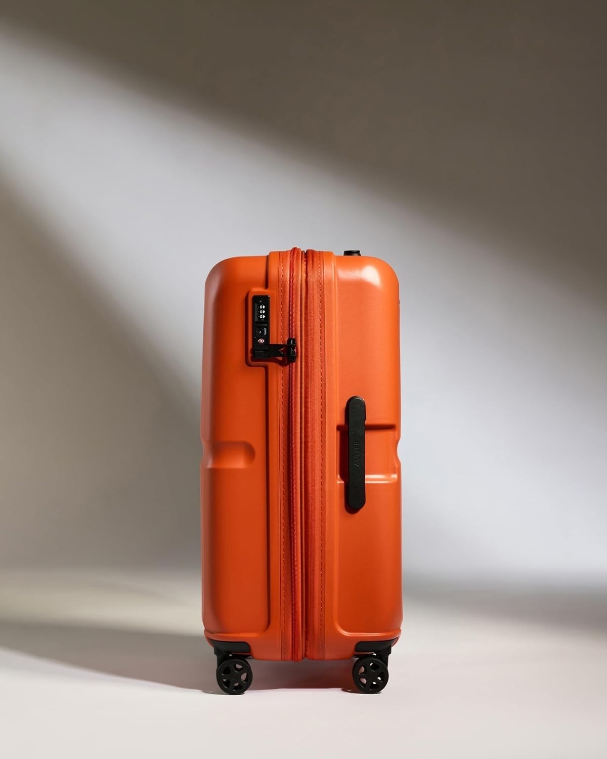 Medium Hard Shell Suitcase Expandable 4 Spinner Wheels TSA Lock 68cm Ember