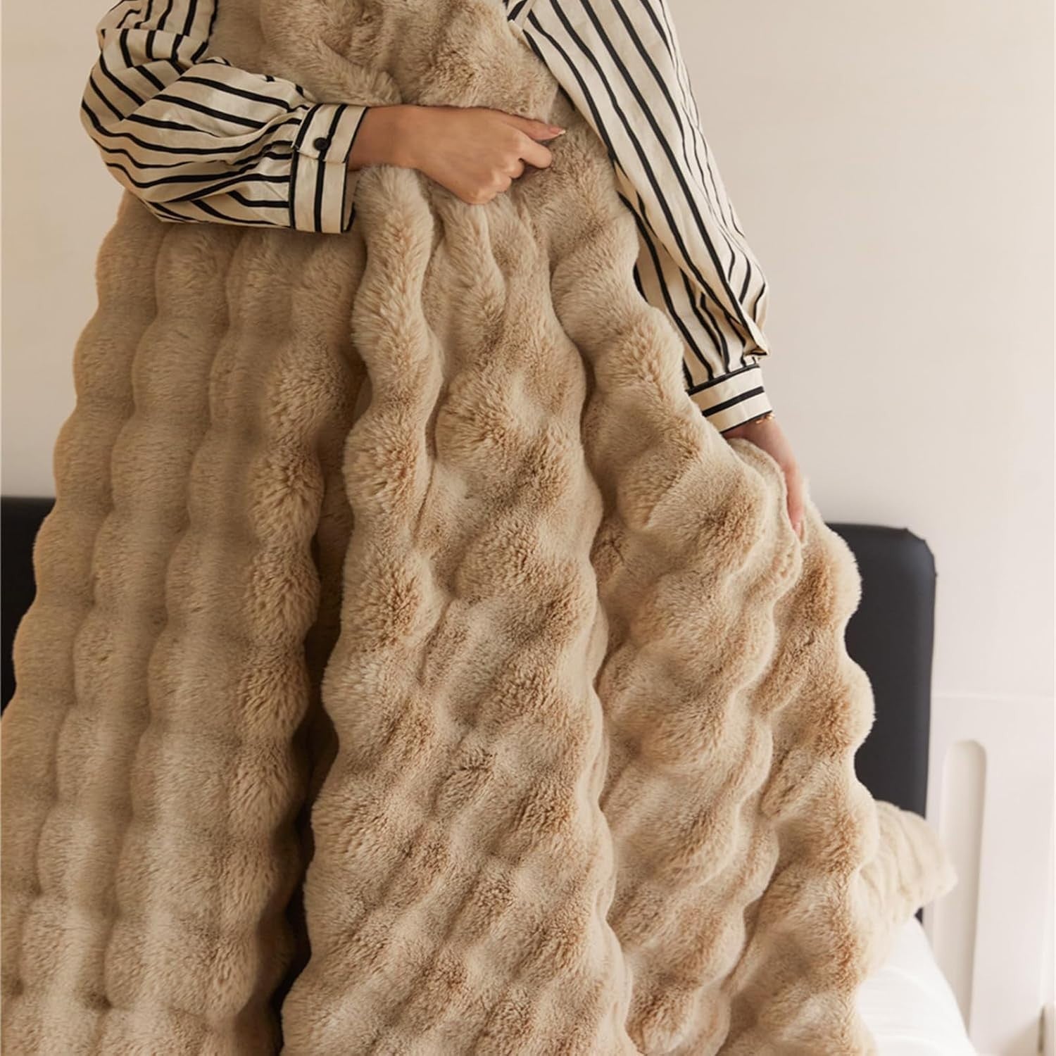 Coffee Faux Rabbit Fur Throw Blanket 100x160cm 720GSM Soft & Warm for Sofa