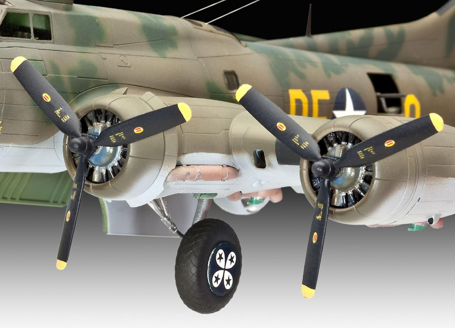 1:72 B-17F Bomber Model Kit Military Plane | 235 Parts | 32.5cm Build