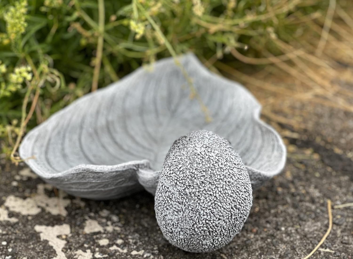 Hedgehog Leaf Stone Bird Bath Outdoor Garden Ornament Frost-Proof