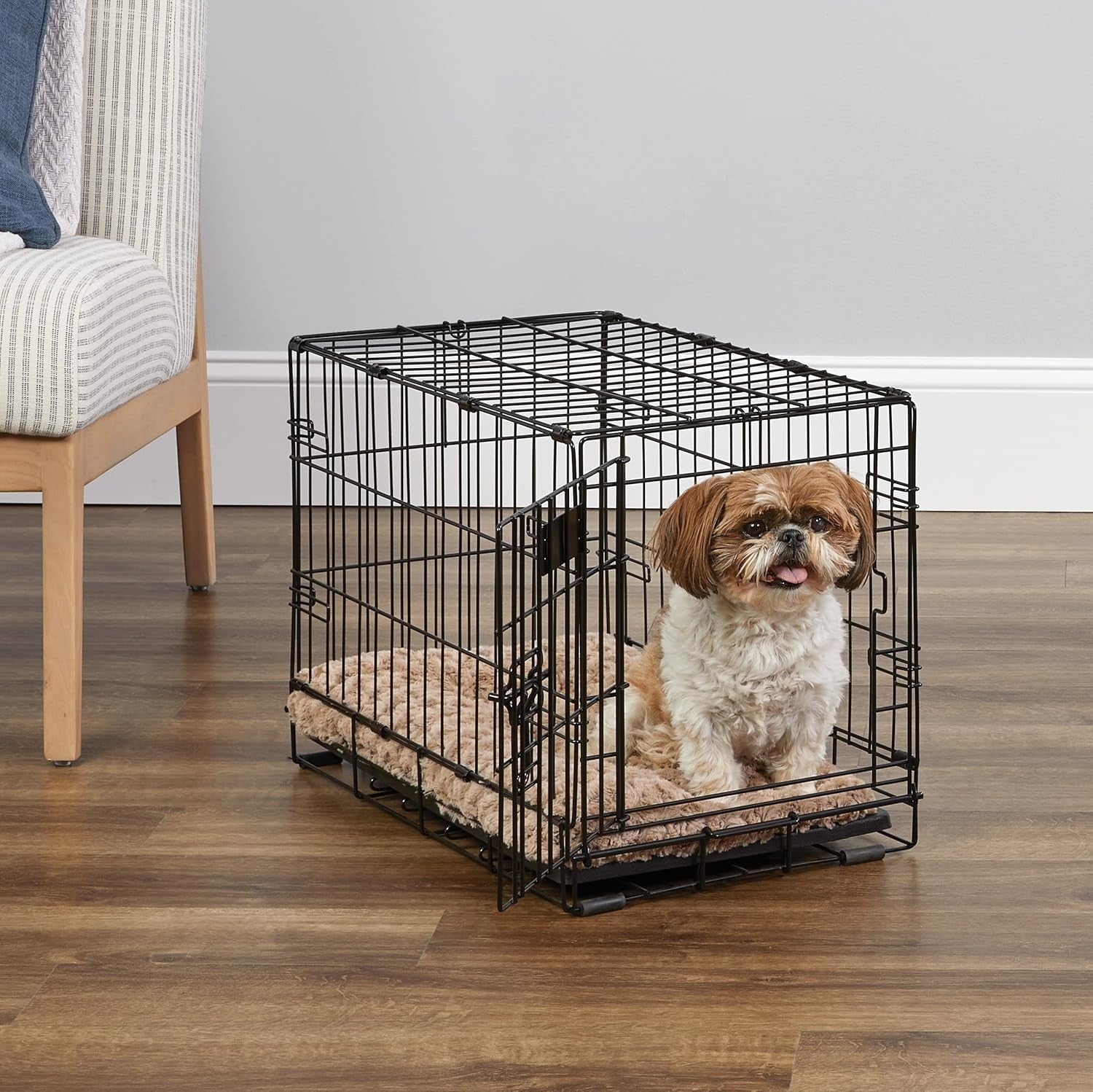 Secure Portable Dog Crate with Leak-Proof Pan, Divider & Rubber Feet – 58cm Smal