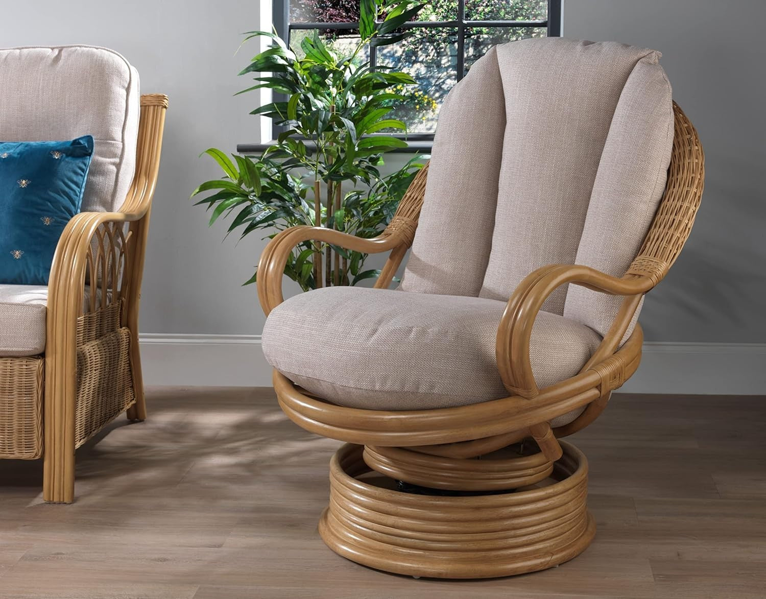 Swivel Rocker Rattan Armchair 360° Indoor Lounge Chair with Cushions