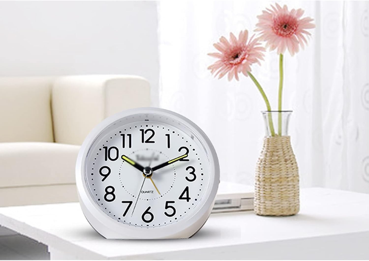 Silent Alarm Clock 4 Inch Non Ticking Night Light Battery Heavy Sleepers