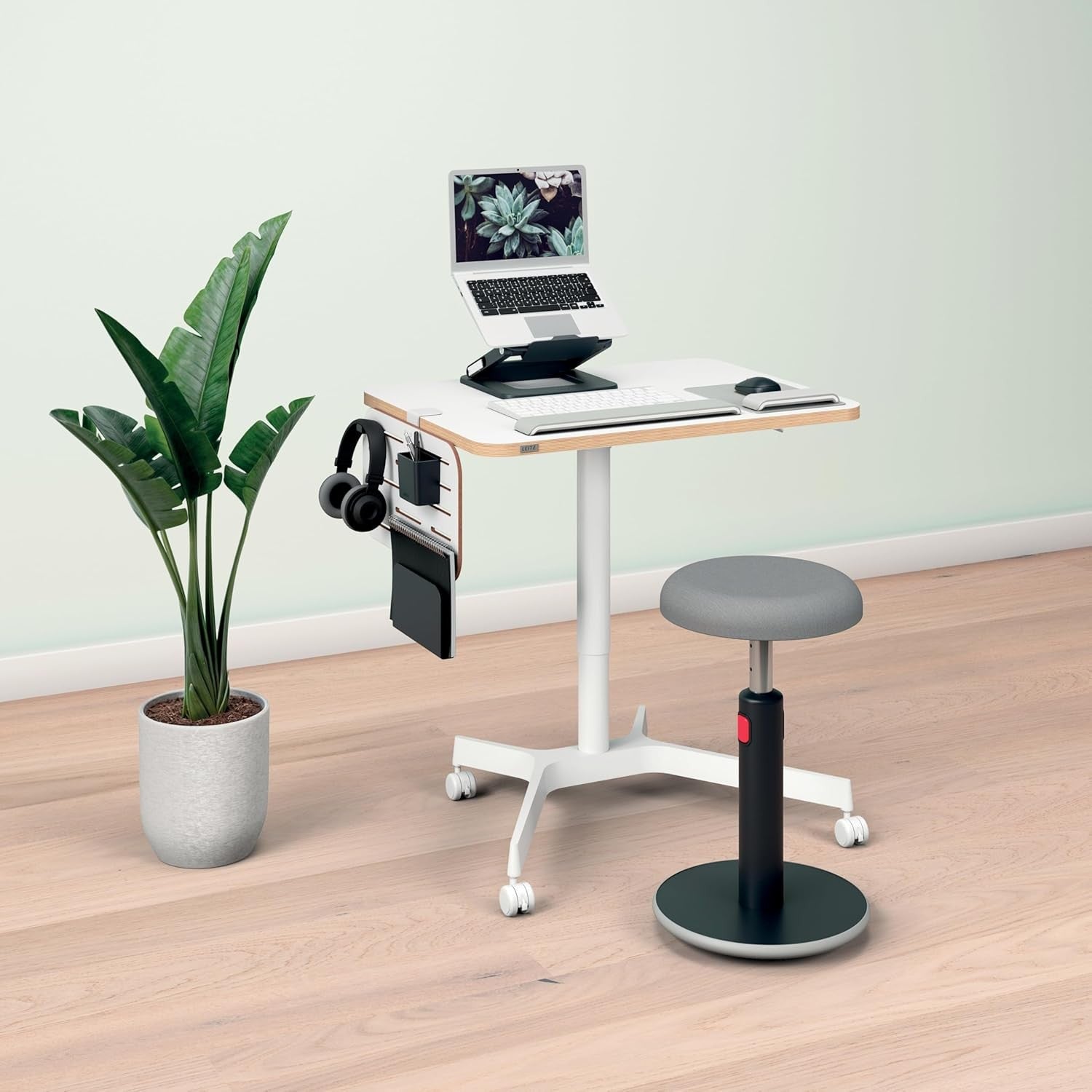 Pneumatic Sit Stand Desk Mobile Height Adjustable Standing Desk Wheels 80x60cm