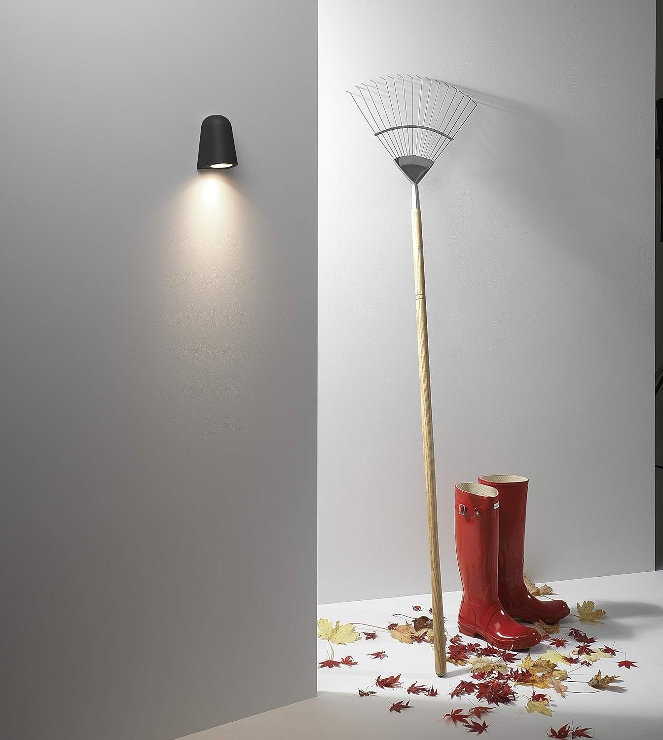 Modern Outdoor Wall Light Black Aluminum, Dimmable, Compact 6W Sconce